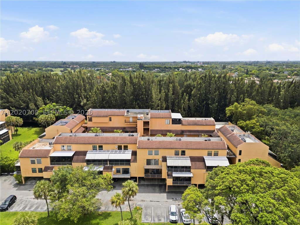 Photo of 430 Commodore Dr #213, Plantation, FL 33325 (MLS # A12020708)