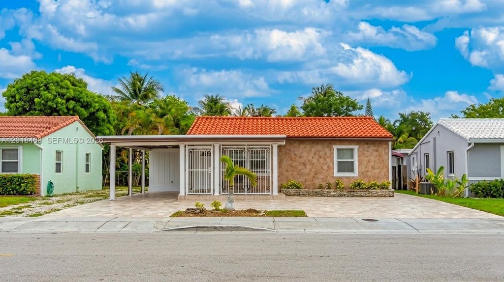 Photo of 1520 N Andrews Ave, Fort Lauderdale, FL 33311 (MLS # A12018469)