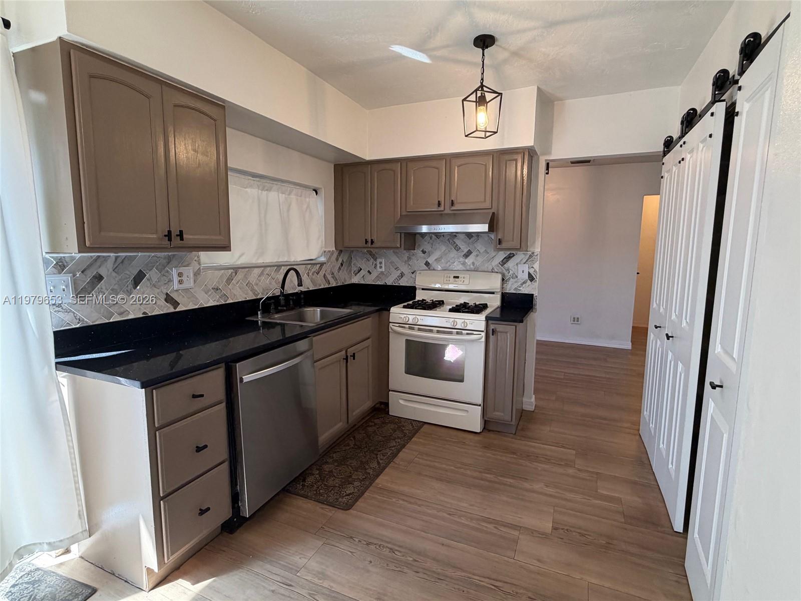 SUNRISE GOLF VILLAGE SEC - Residential