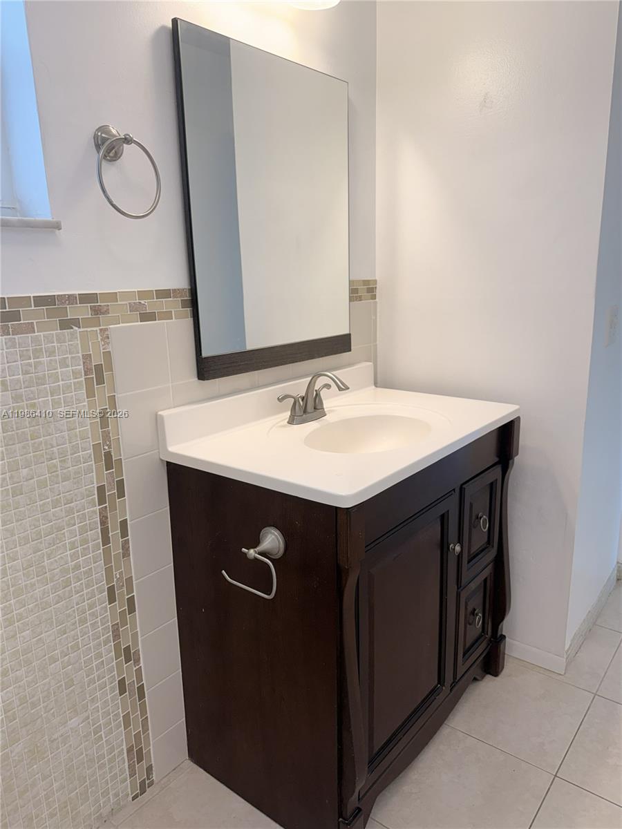 SHERIDAN LAKES CONDO APTS - Residential Lease