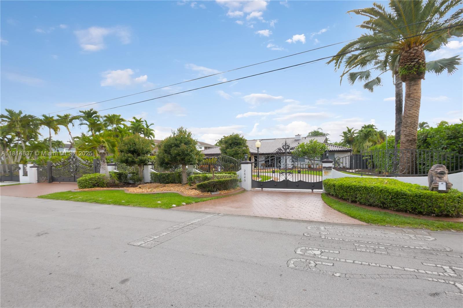 2840 Sw 128th Ave, Miami, Broward County, Florida - 6 Bedrooms  
8 Bathrooms - 