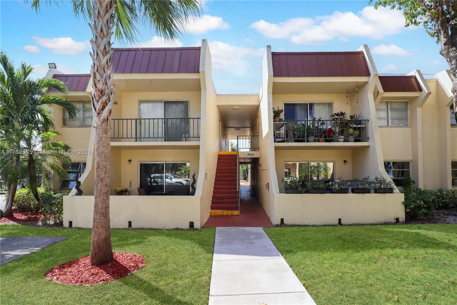 Rental Property at 13934 Sw 90th Ave 201-Cc, Miami, Broward County, Florida - Bedrooms: 1 
Bathrooms: 1  - $2,000 MO.