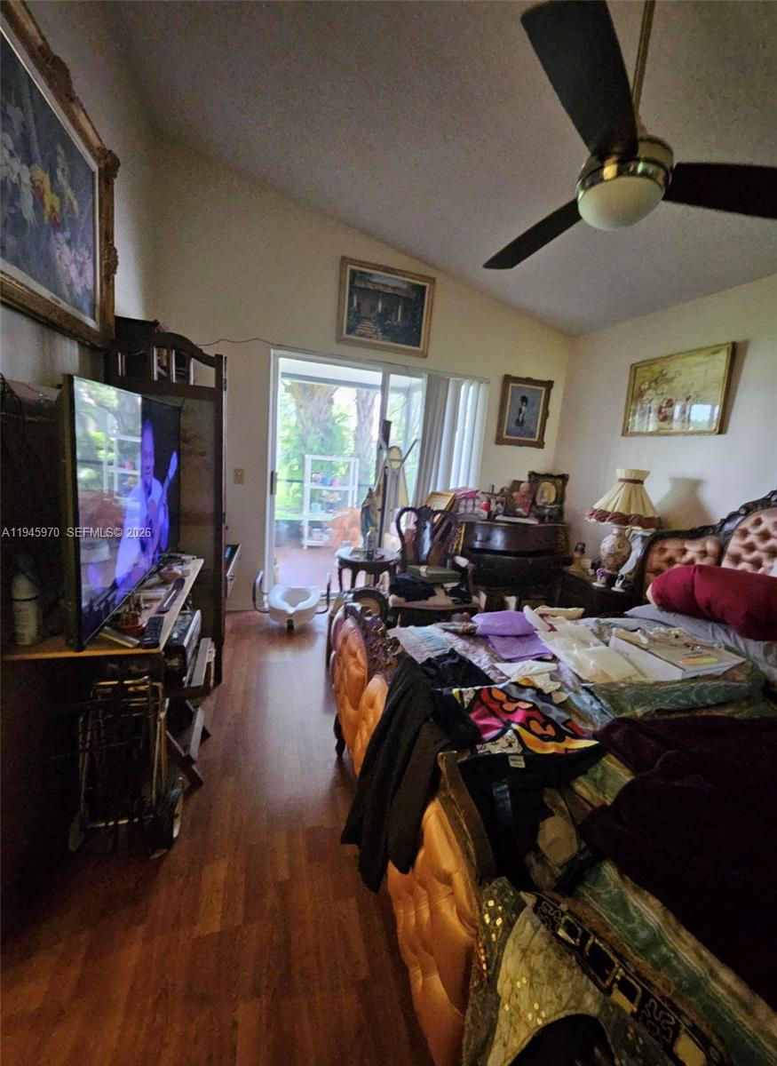 COUNTRY ISLES GARDEN HOME - Residential