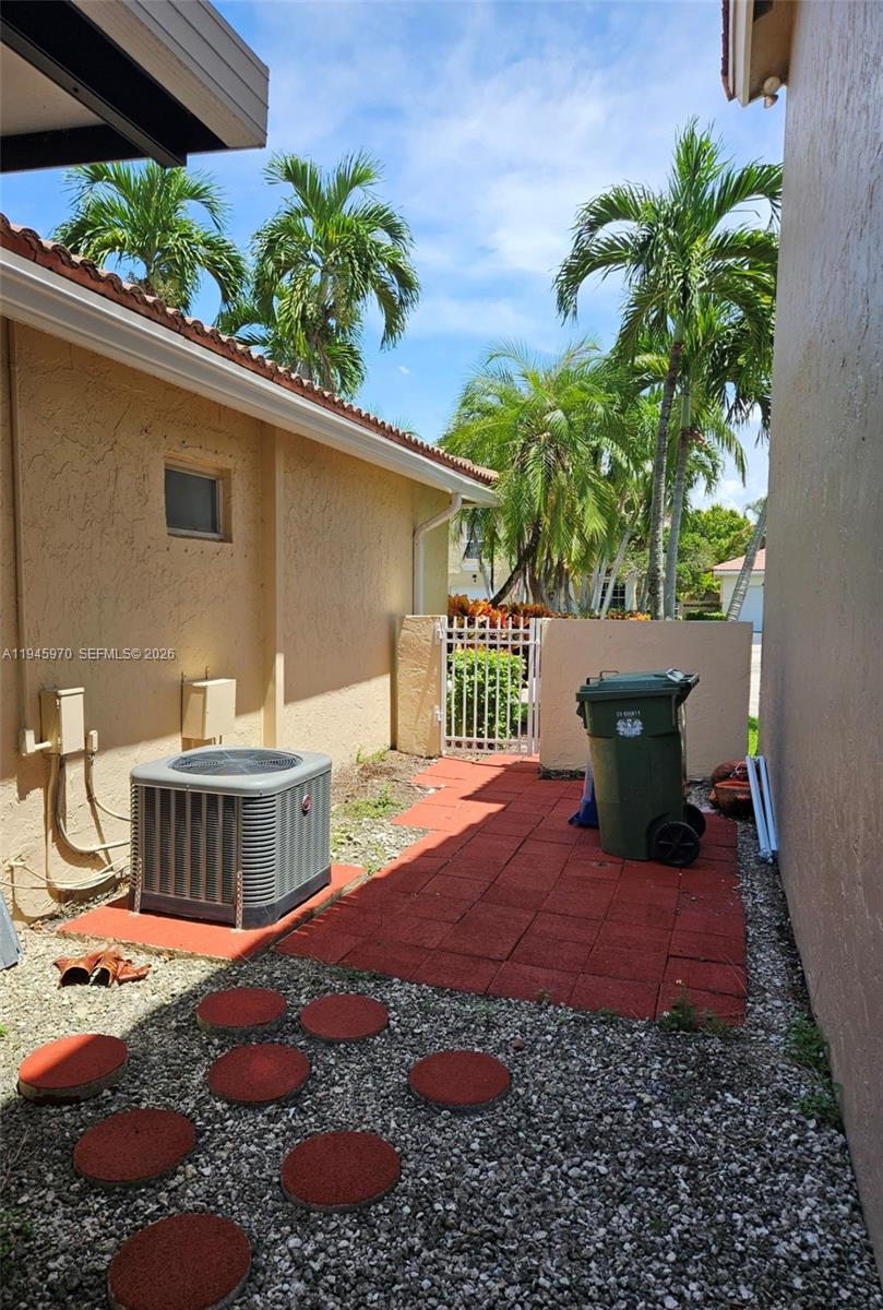 COUNTRY ISLES GARDEN HOME - Residential