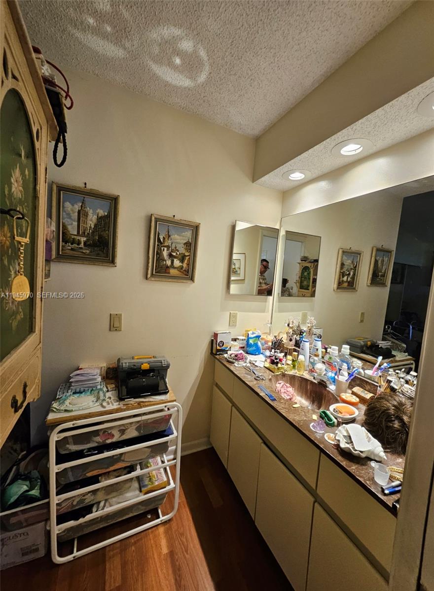 COUNTRY ISLES GARDEN HOME - Residential