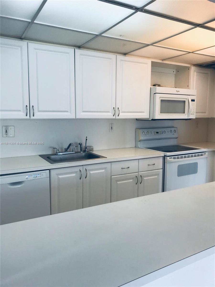 LAKEVIEW GARDENS AT MIAMI - Residential