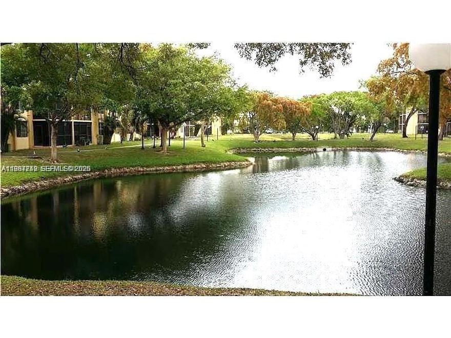 SELLER MOTIVATED!!!!!! FIRST FLOOR UNIT, ALL TILE, NICE KITCHEN, SPACIOUS WITH LOTS OF CABINETS AND COUNTERS. SEPARATE LIVING ROOM AND DINING ROOM. SCREENED PATIO WITH DOOR LEADING OUT TO COMMUNITY LAKE. SPACIOUS BEDROOM WITH WALK-IN CLOSET, AND HALLWAY CLOSETS. COMMUNITY IS CLOSE TO SHOPS, HIGHWAYS, STADIUM AND SCHOOLS. ALL AGES WELCOMED.