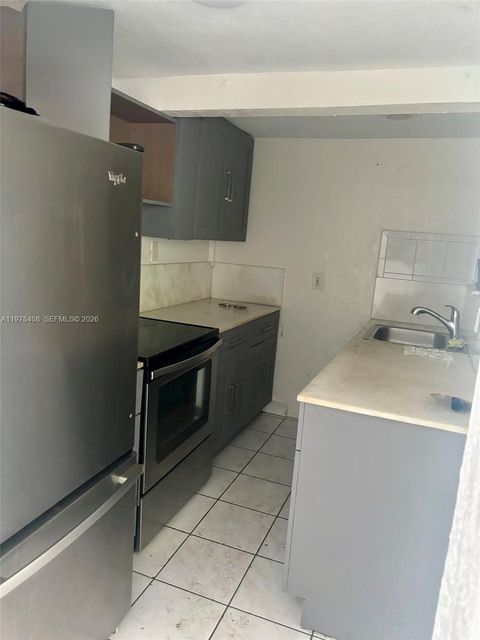 2511 NW 24th St Miami FL 33142