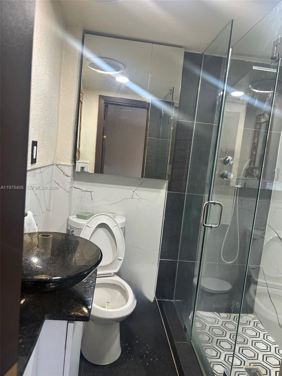 2511 NW 24th St, Miami, FL, 33142/$875,000 2 2511 NW 24th St