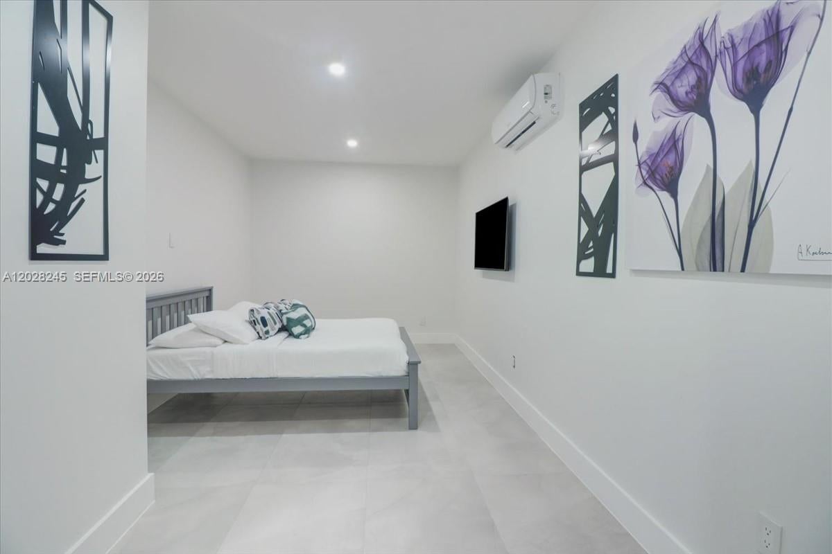 HOLLYWOOD PARK - Residential