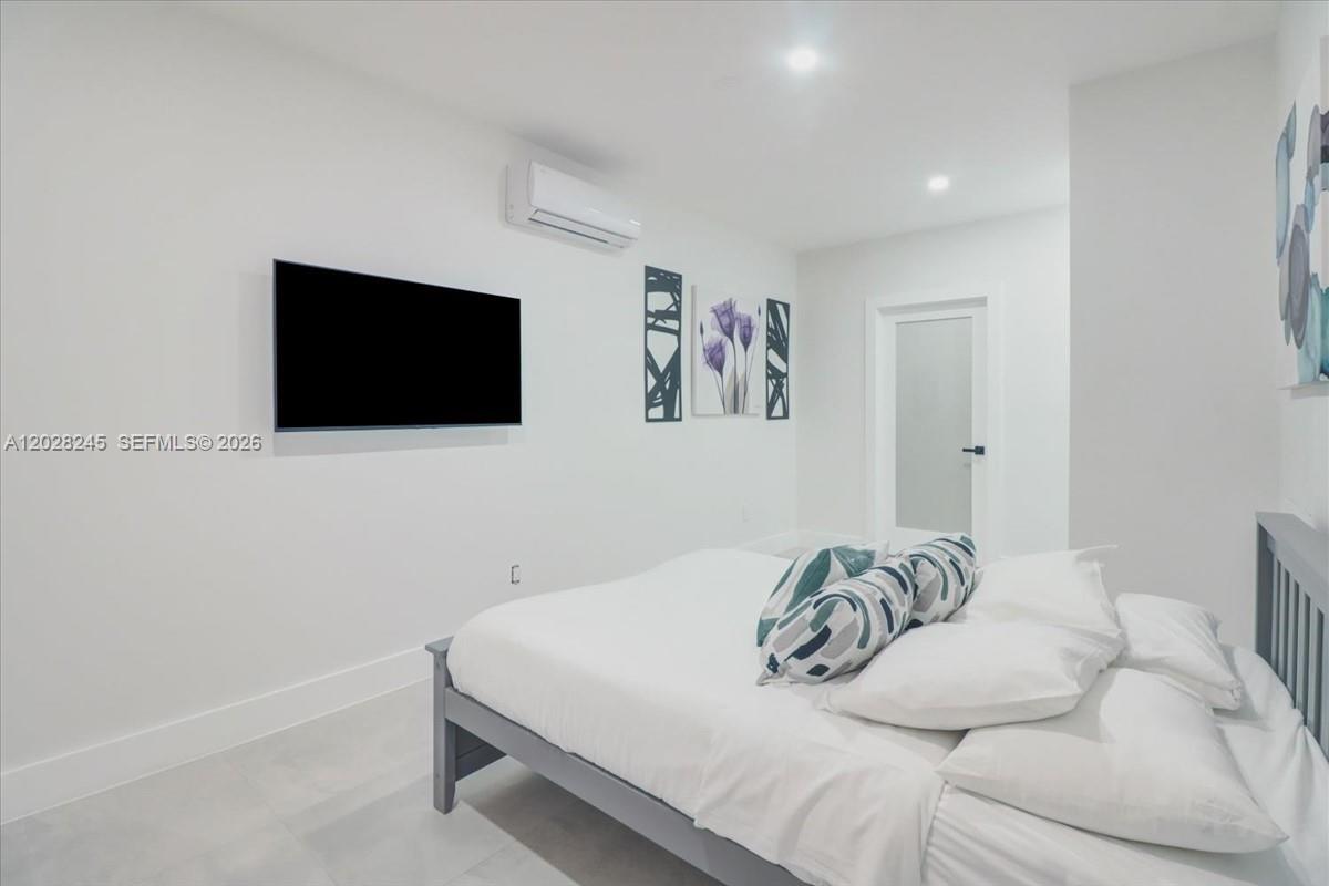 HOLLYWOOD PARK - Residential
