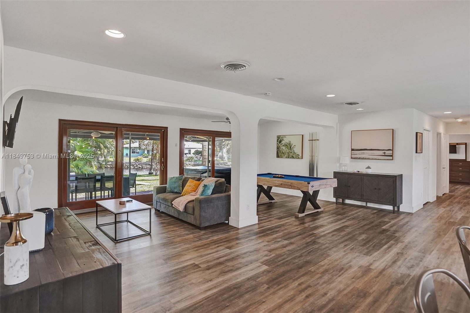 EDGEWATER ESTATES - Residential Lease