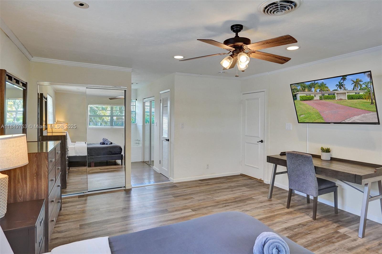 EDGEWATER ESTATES - Residential Lease