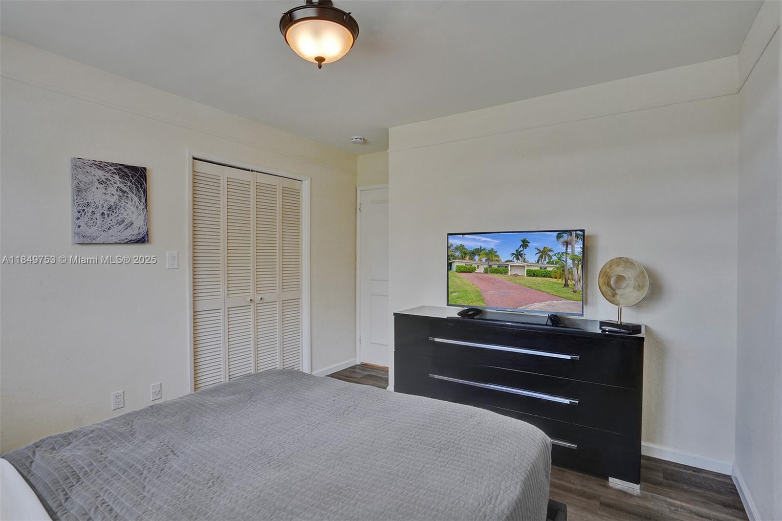 EDGEWATER ESTATES - Residential Lease