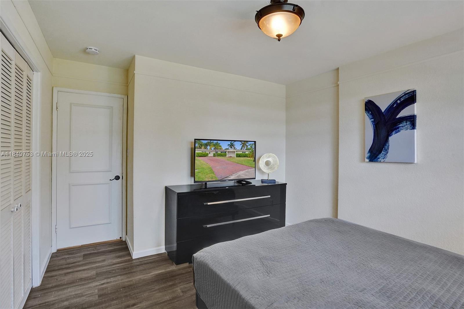 EDGEWATER ESTATES - Residential Lease