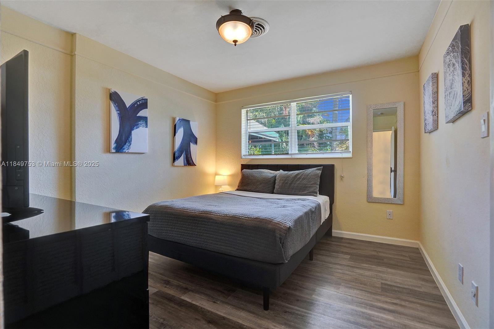 EDGEWATER ESTATES - Residential Lease