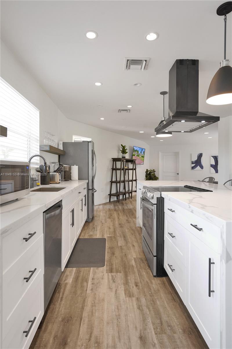 EDGEWATER ESTATES - Residential Lease