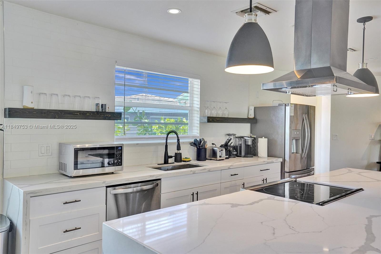 EDGEWATER ESTATES - Residential Lease