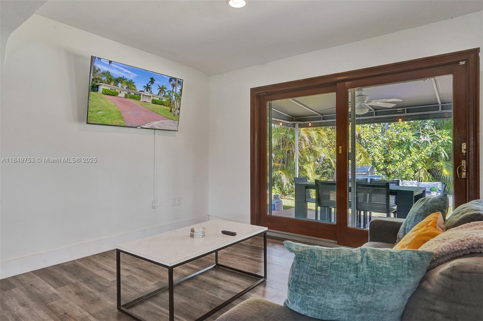 EDGEWATER ESTATES - Residential Lease