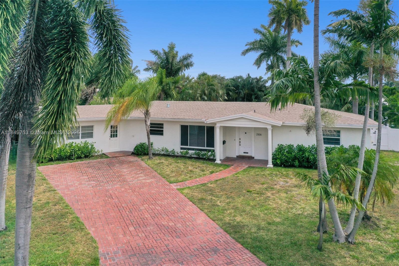 Your Ideal Oasis in Fort Lauderdale
Beautiful 4-bed, 3-bath home at the end of a quiet cul-de-sac where Fort Lauderdale meets Wilton Manors. Located in a family-friendly area with 2,225 sq ft of living space, Intracoastal access, private dock, and boat lift—perfect for your boat or extra rental income.
Spacious backyard on the water, ideal for relaxing or entertaining. Renovated kitchen with stainless steel appliances. Smart split floor plan with separate entrance to two Jack & Jill bedrooms.
Driveway fits up to 6 cars. Just 10 minutes from the beach and Las Olas Blvd.