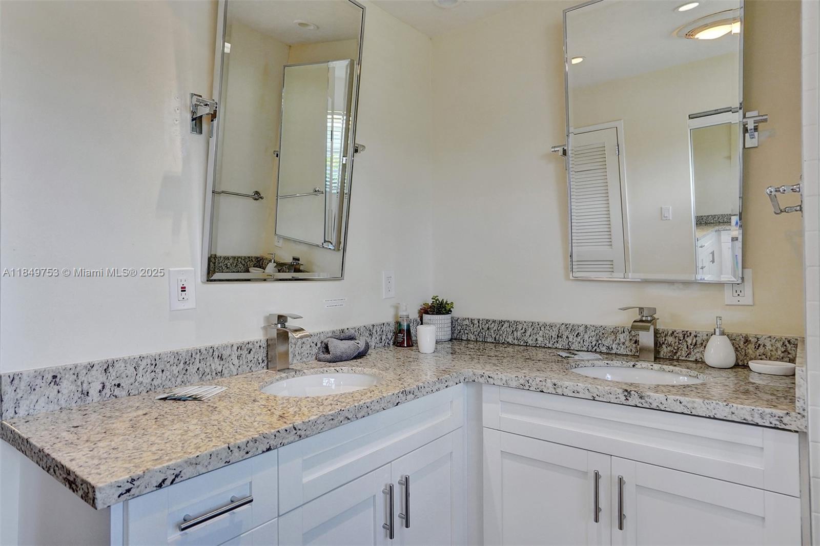 EDGEWATER ESTATES - Residential Lease