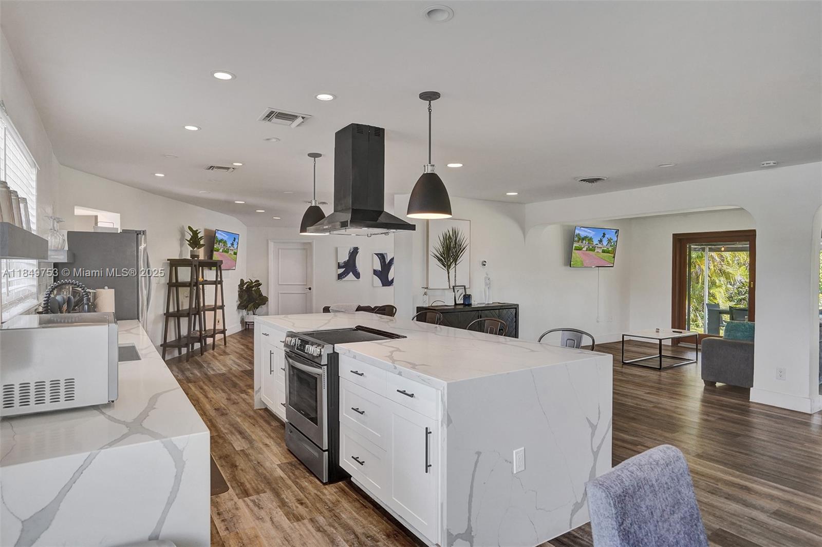 EDGEWATER ESTATES - Residential Lease