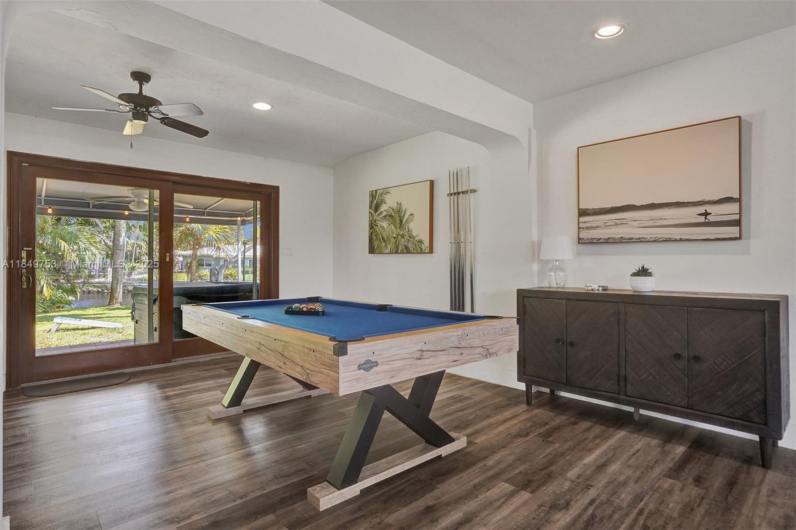 EDGEWATER ESTATES - Residential Lease