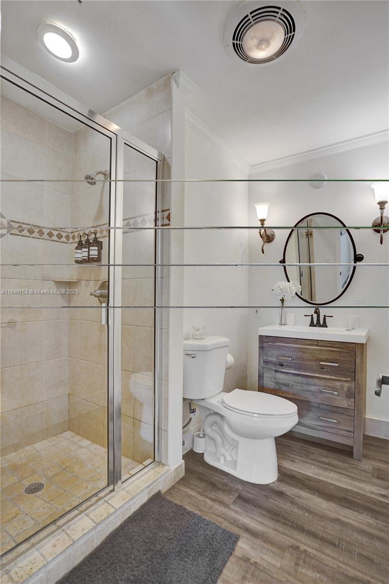 EDGEWATER ESTATES - Residential Lease