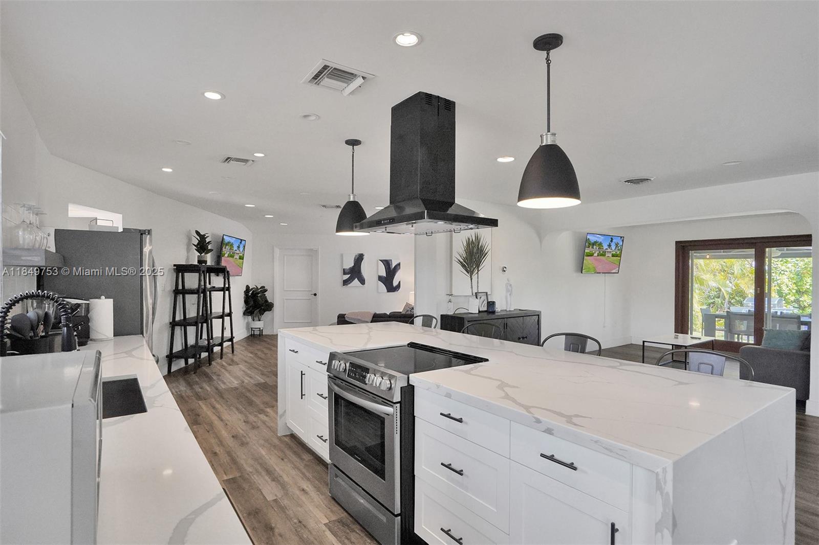 EDGEWATER ESTATES - Residential Lease