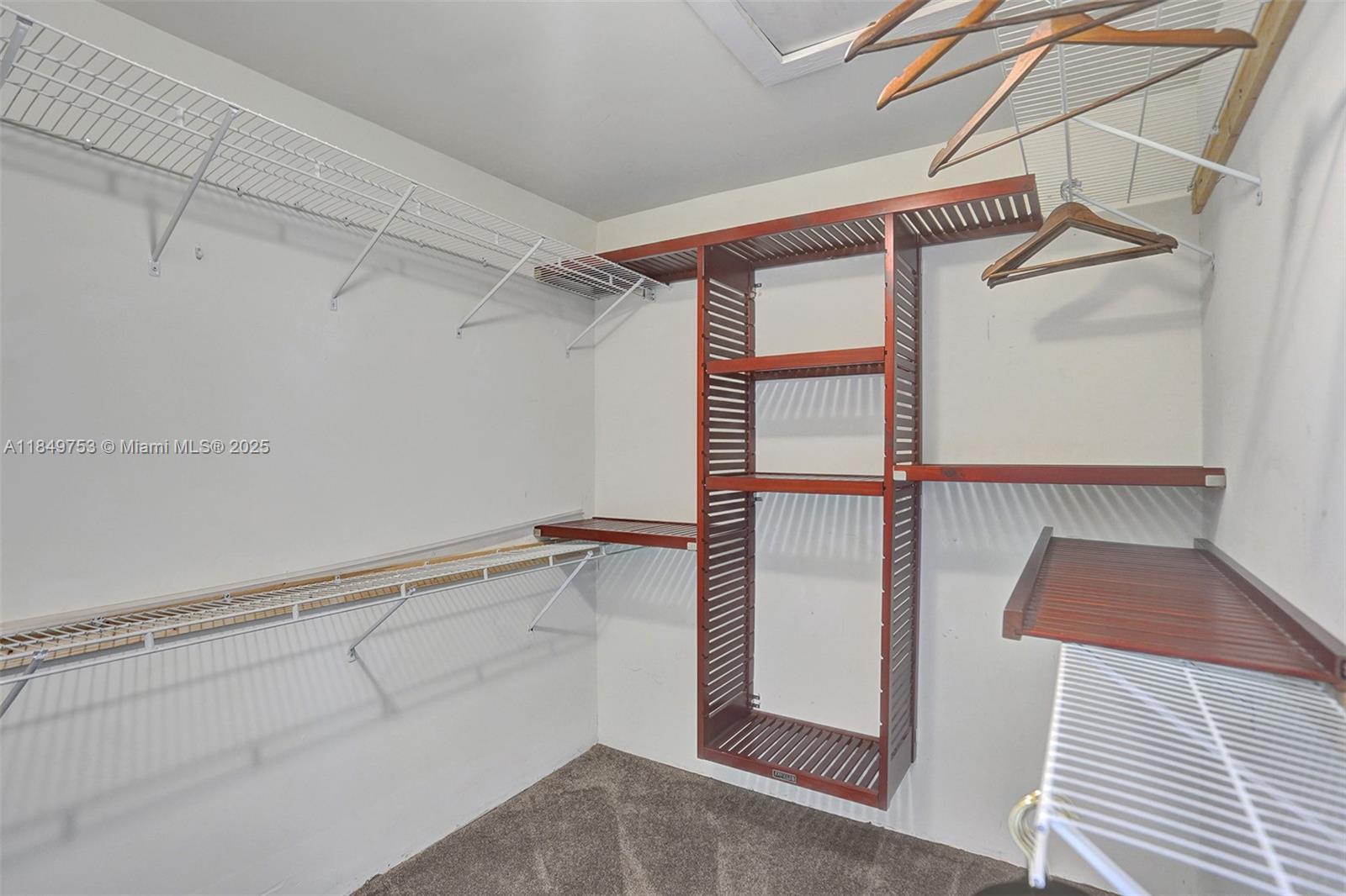 EDGEWATER ESTATES - Residential Lease