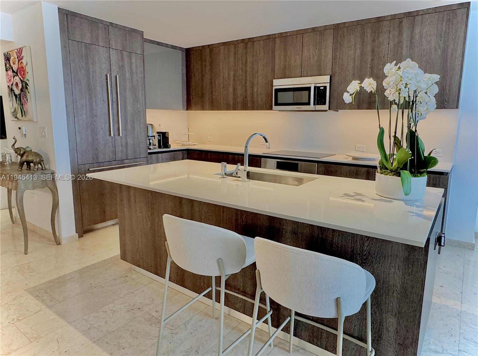 REACH CONDO - Residential