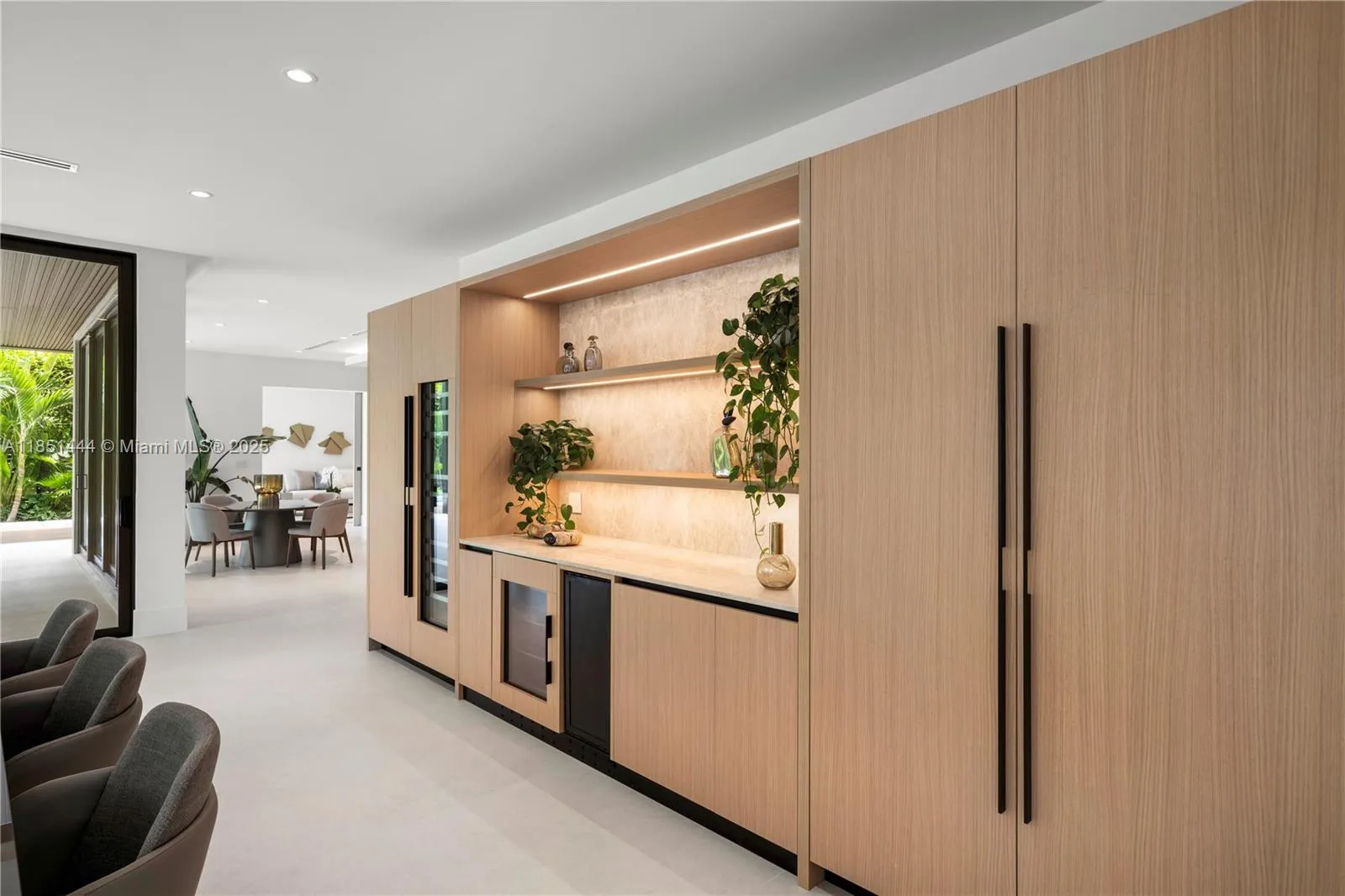 Miami, Florida 33143, United States, 7 Bedrooms Bedrooms, ,8 BathroomsBathrooms,Residential,Active,185097