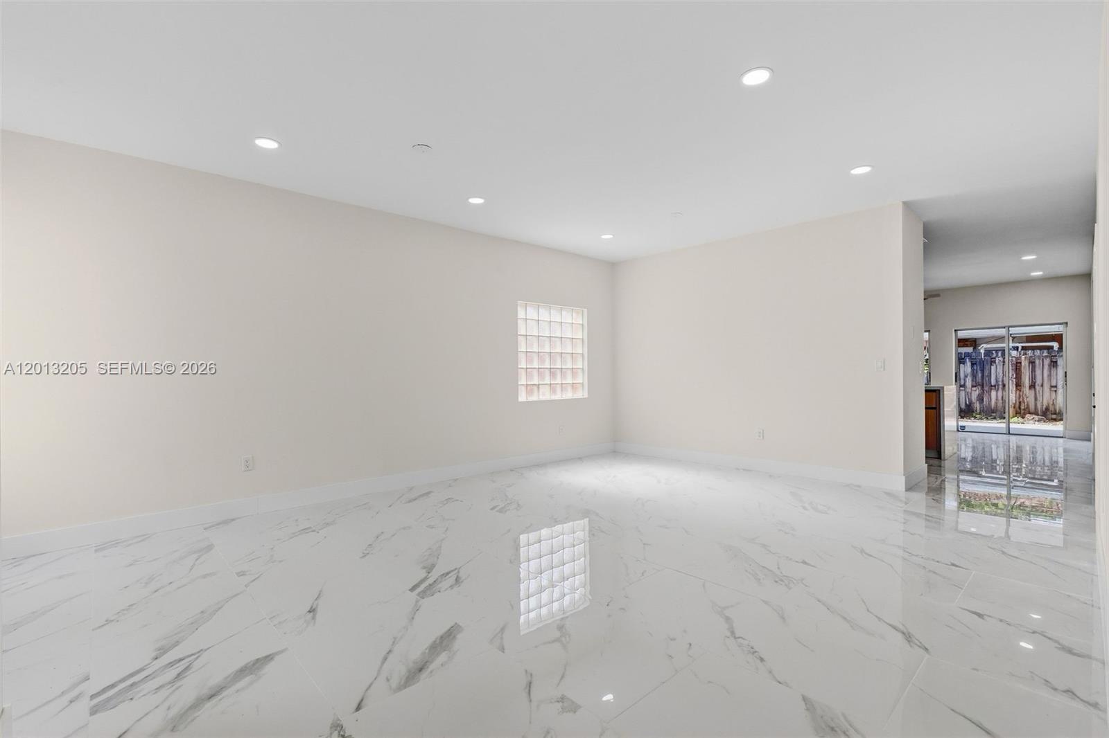 SPANISH LAKES 2ND ADDN - Residential