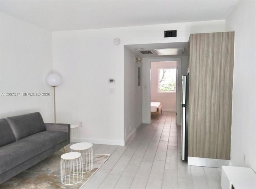 PRICED TO SELL,MUST SEE:
Freshly renovated and fully furnished 1 bedroom off of the majestic tree-lined Meridian Ave.
Building completely renovated in 2016.
Walking distance to the tennis courts and running track at Flamingo park. Few blocks away from Whole Foods , the best restaurants , shops and the beach