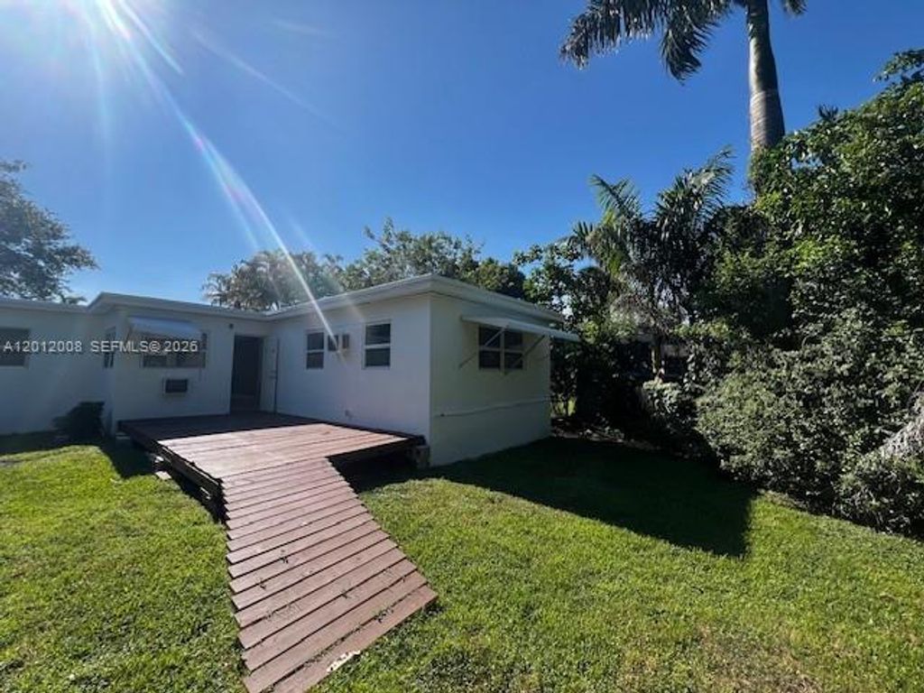 Photo of 4548 SW 33rd Ave #M, Dania Beach, FL 33312 (MLS # A12012008)