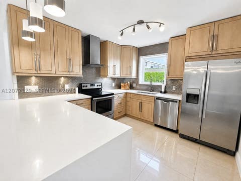 Tiny photo for 2830 NE 56th Ct, Fort Lauderdale, FL 33308 (MLS # A12077120)