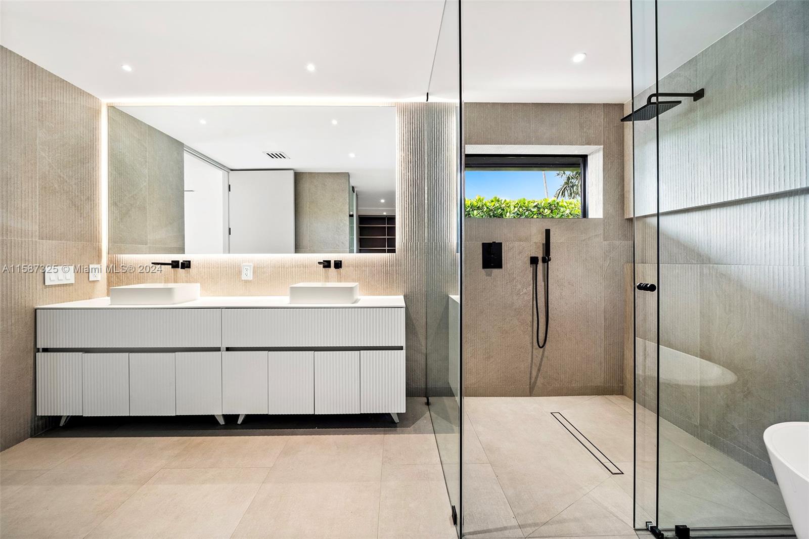 SKY LAKE - Residential