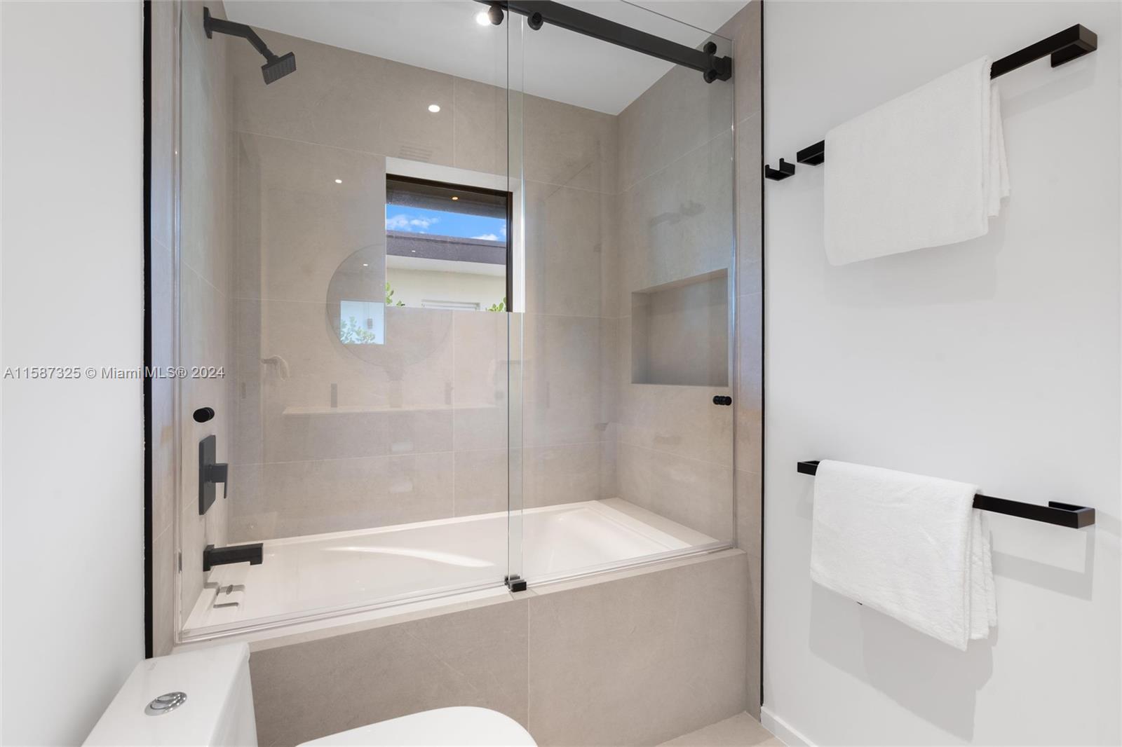 SKY LAKE - Residential