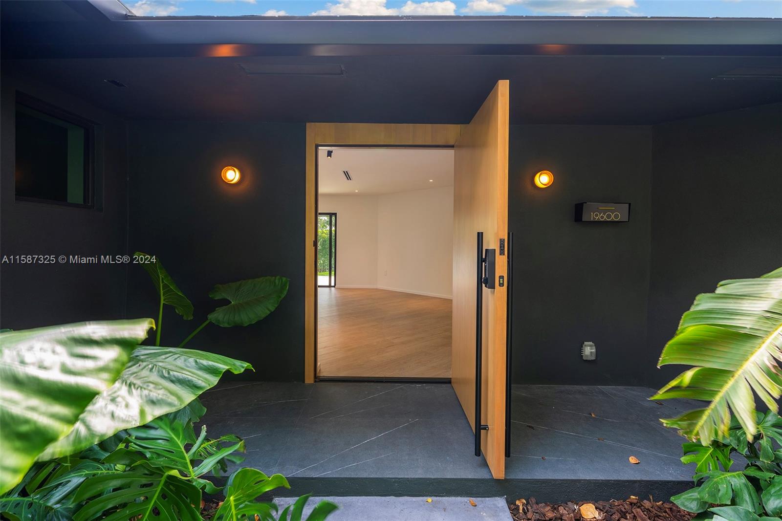 SKY LAKE - Residential