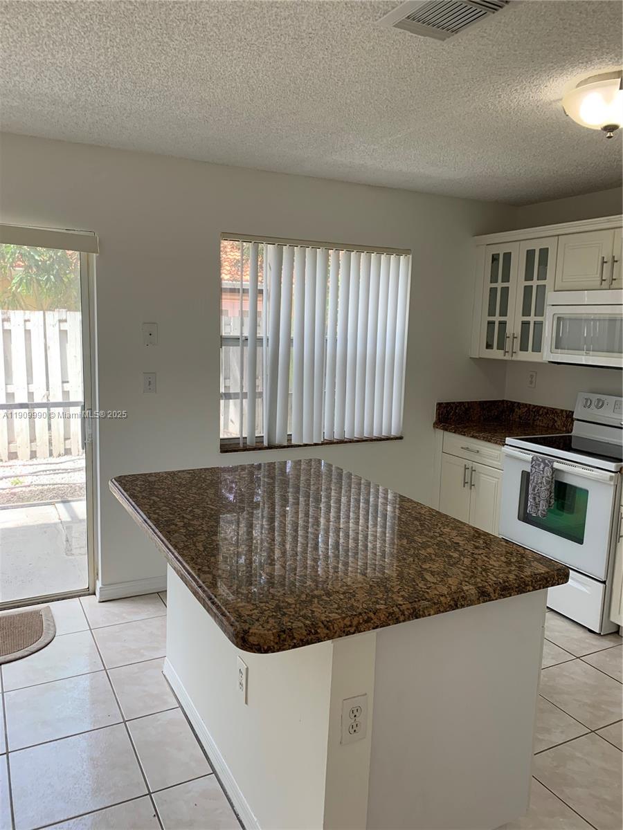 SAVANNAH PLAT 3 - Residential Lease