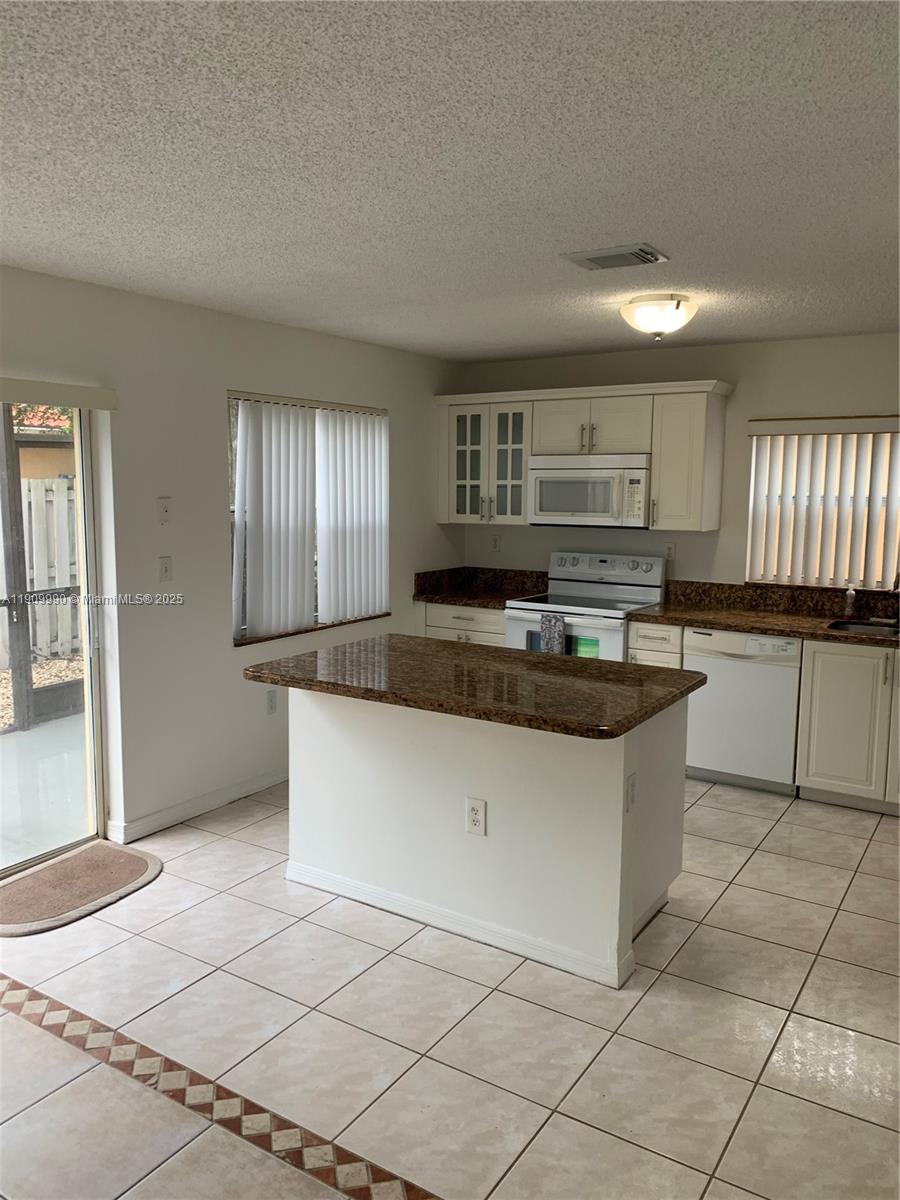 SAVANNAH PLAT 3 - Residential Lease