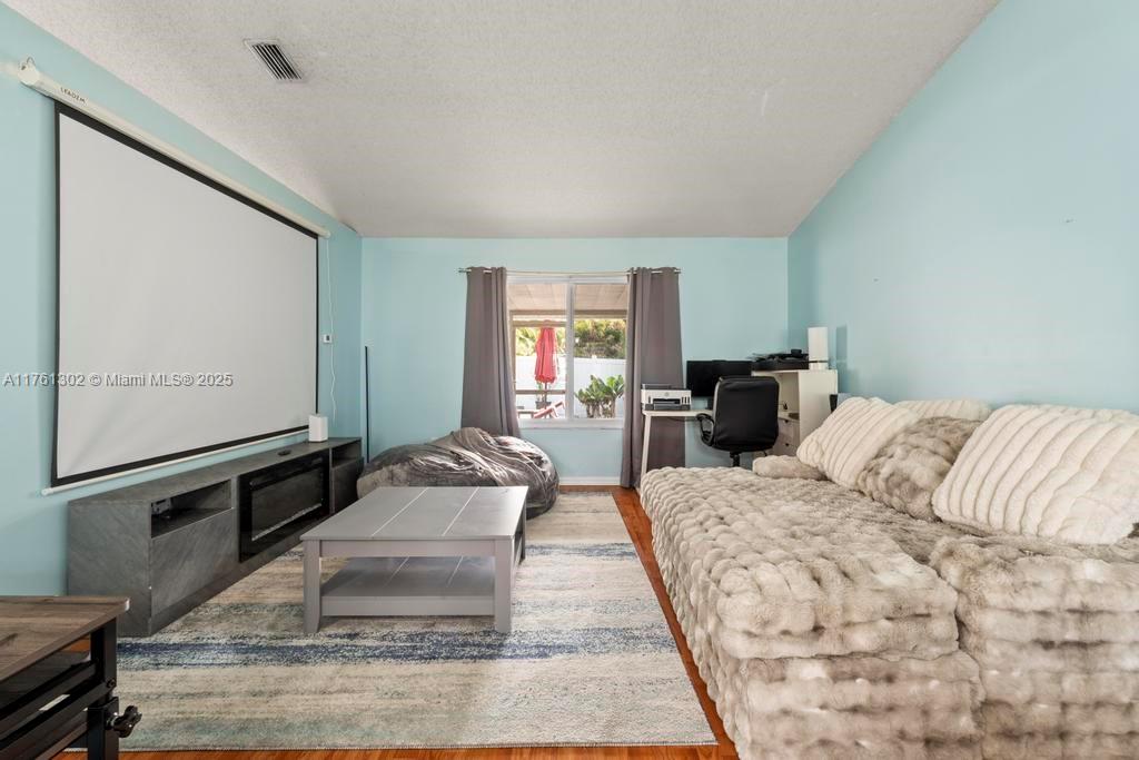 CRESTWOOD UNIT 1 PL 4 - Residential