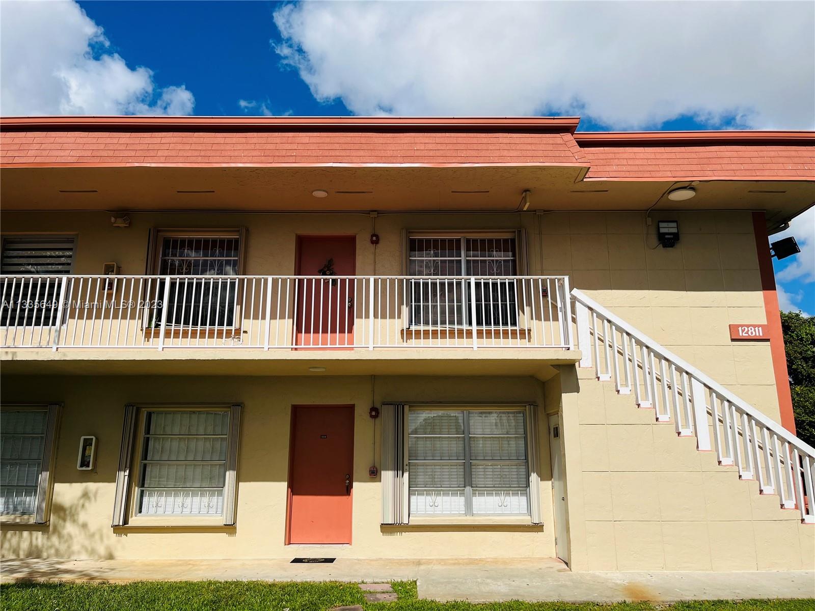 BACK ON THE MARKET!!! MAX 4 OCCUPANTS! Clean and ready to move in! Desirable area of Royale Green. Close to highways, University's, and shopping. Newer A/C, newer appliances, Laundry room in unit. Storage area. Water Included in rent.