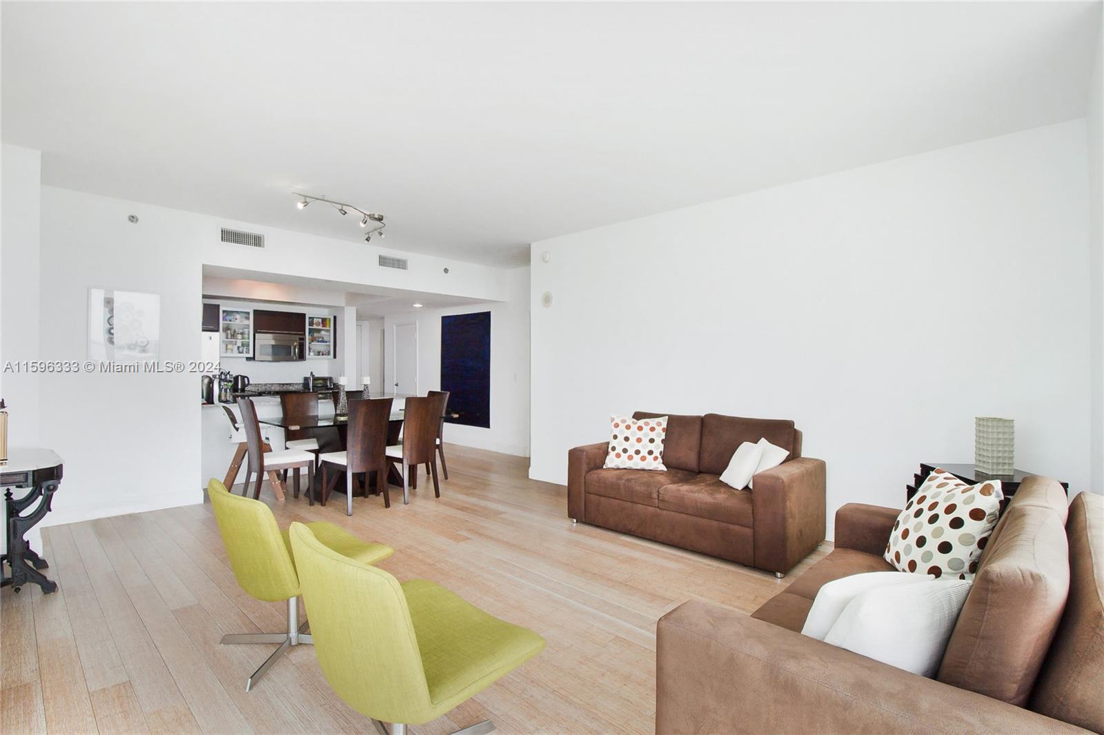 THE PLAZA 851 BRICKELL CO - Residential Lease