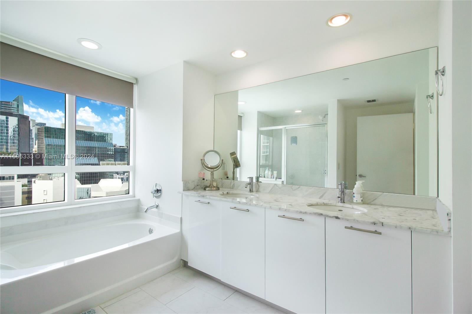 THE PLAZA 851 BRICKELL CO - Residential Lease