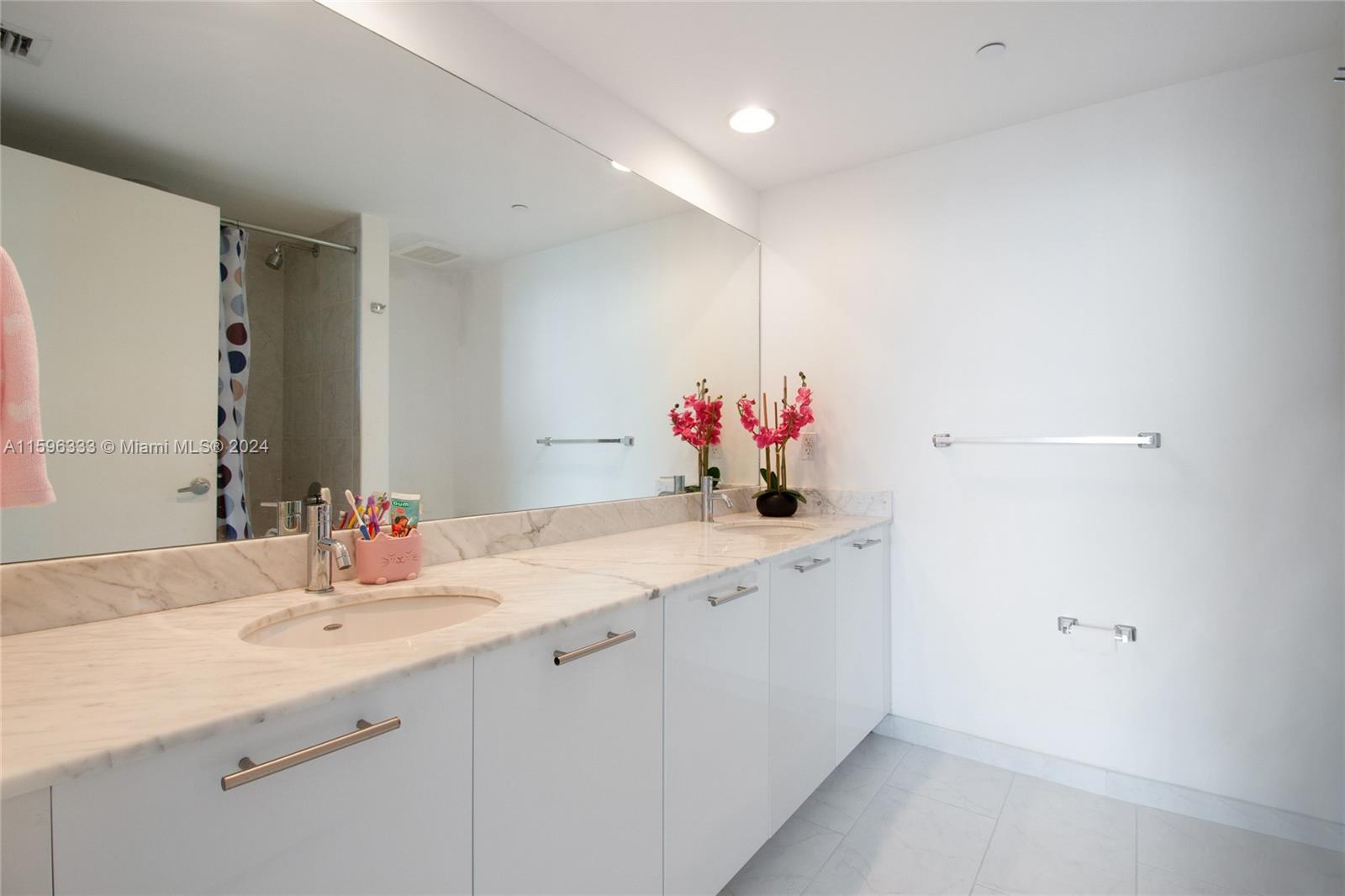 THE PLAZA 851 BRICKELL CO - Residential Lease