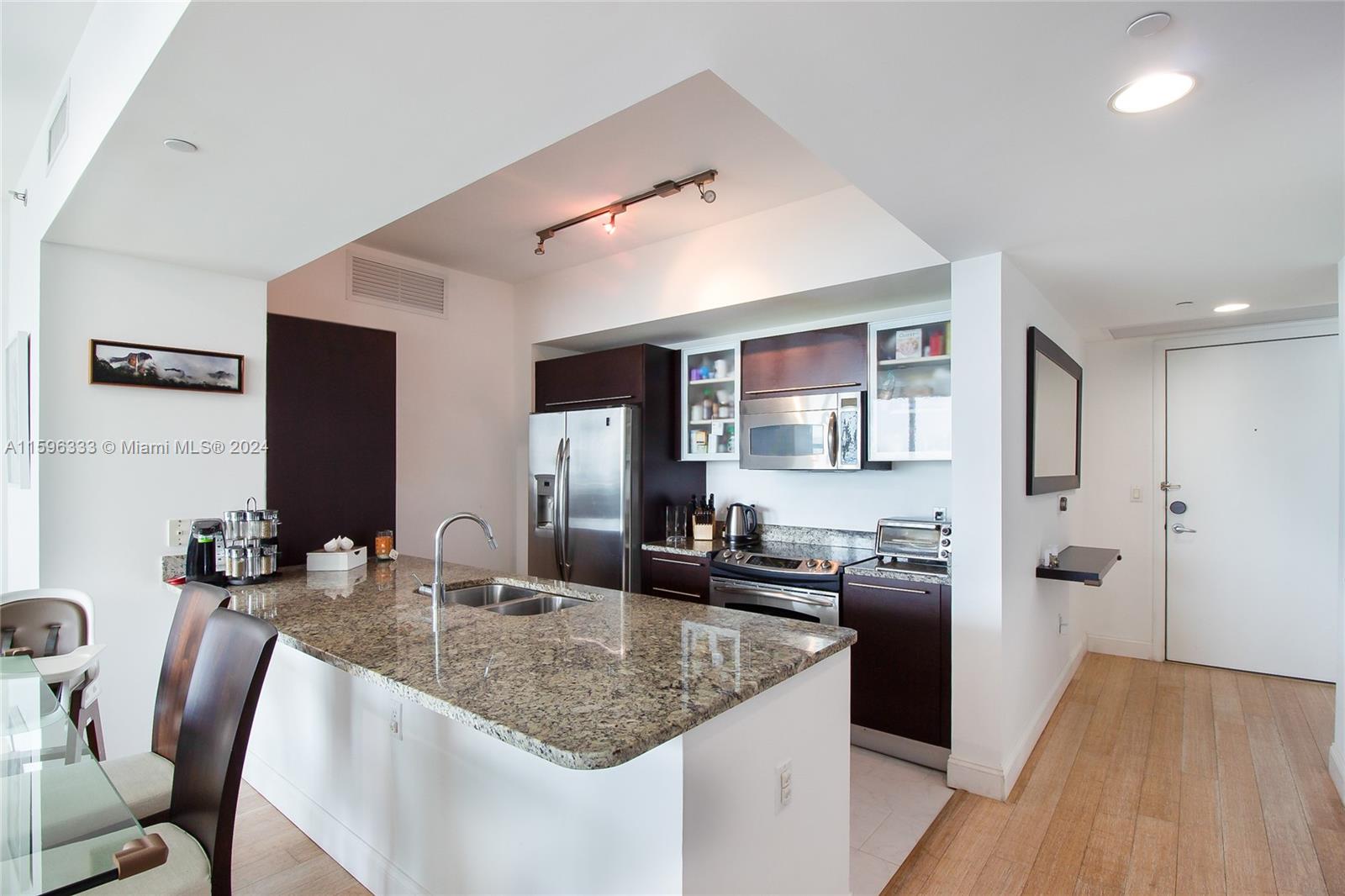 THE PLAZA 851 BRICKELL CO - Residential Lease