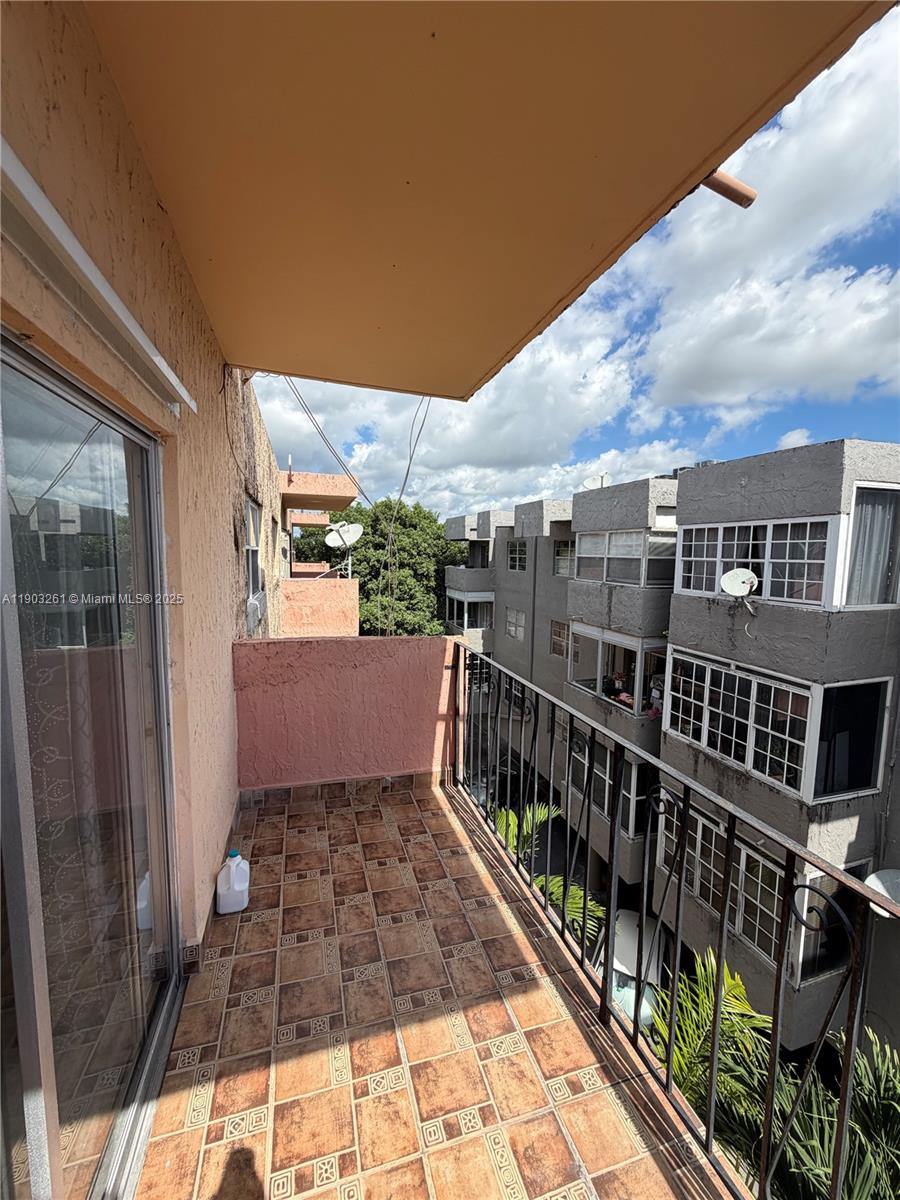 FLAMENCO CONDO - Residential