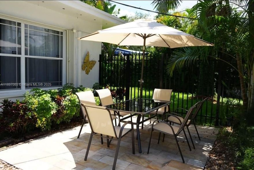 Quiet neighborhood, 5 minutes drive to I95, Turnpike and 826 Palmetto. near Aventura 10 minutes drive
Lovely FURNISHED corner unit with outdoor sitting area. Private parking with electrical gate
Sleeping area separate from living area , Two large closets, Full Kitchen and full bathroom
Private and gated patio
Utilities included ( electricity and water )