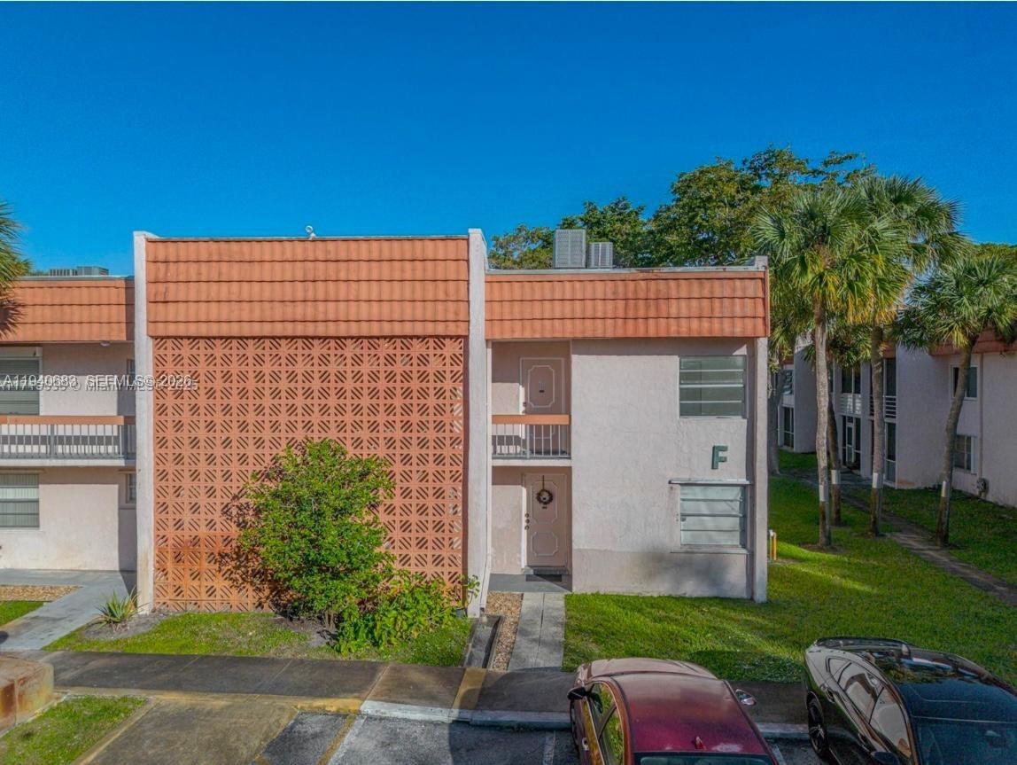 COUNTRYSIDE CONDO - Residential